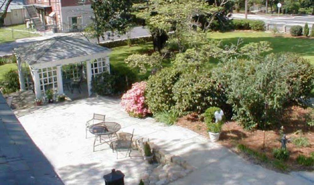 Fuquay Mineral Spring Inn & Garden Dış mekan fotoğraf